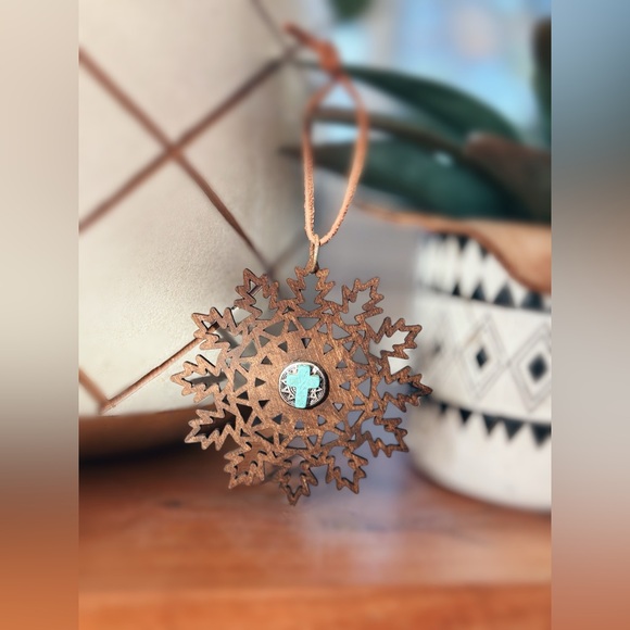 Ornaments / Rustic Snowflake Cross - Picture 4 of 8